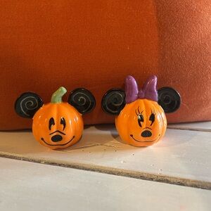 Mickey and Minnie Pumpkin mini salt and pepper shaker Figurines
